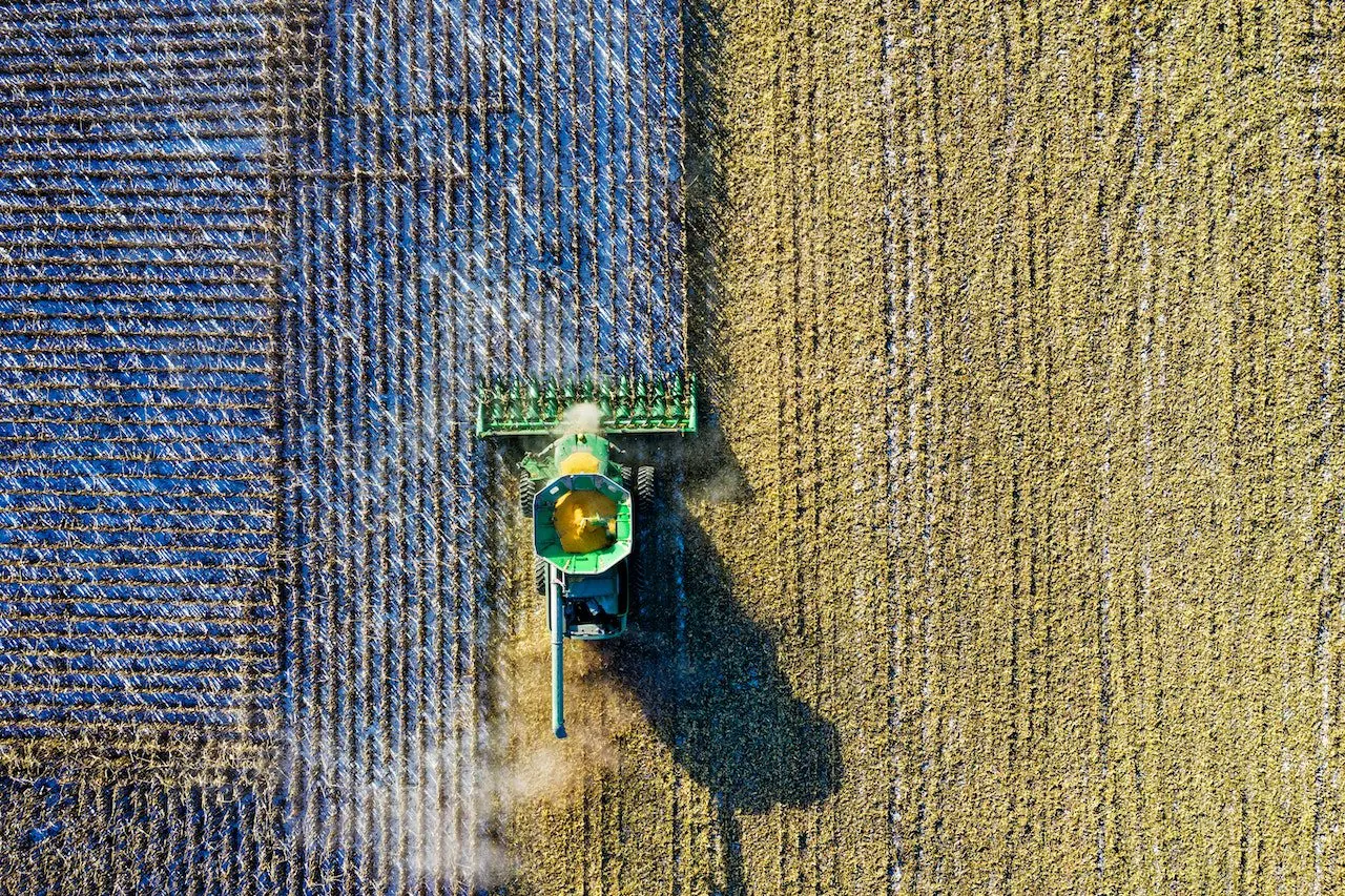 Transforming Agriculture: The Rise of AI in Commercial Farming